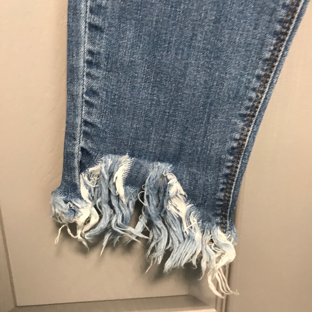NEW. NWT DISTRESSED JEANS. Small. - Picture 5 of 7